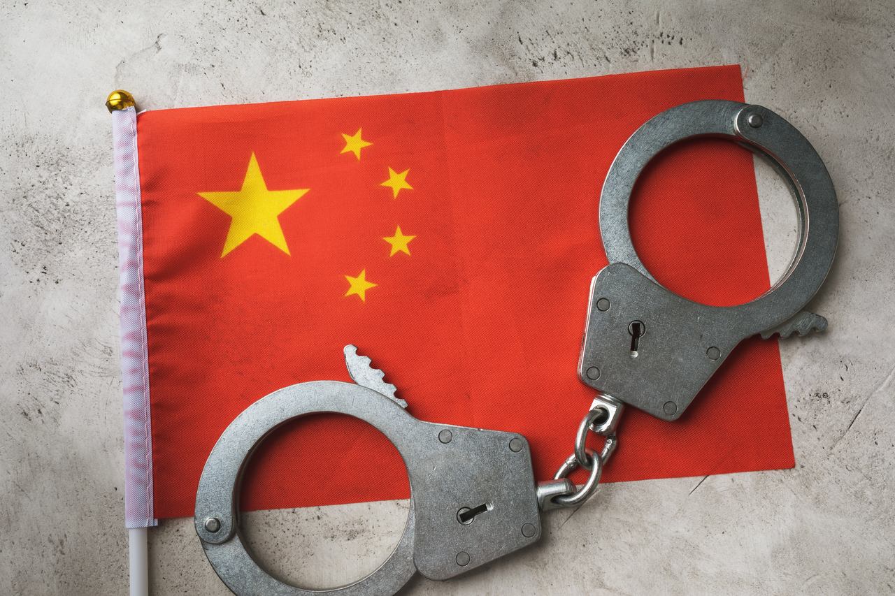 Ilustração de prisão na China por conta do ChatGPT