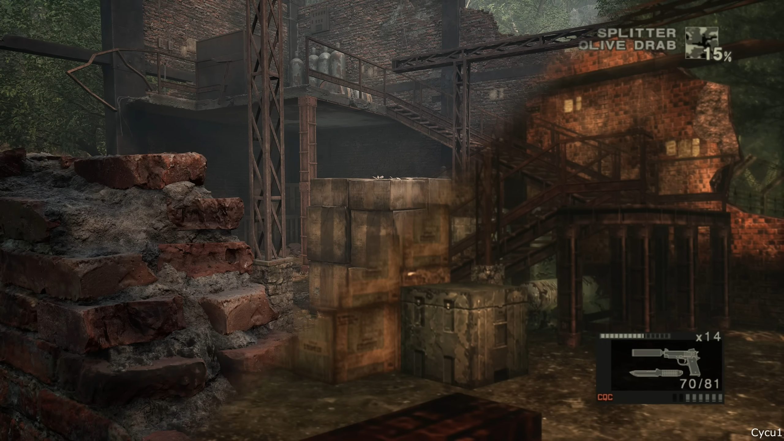 Captura de imagem mostra duas fotos do mesmo lugar no jogo Metal Gear Solid: Snake Eater, comparando a cena do remake com a do jogo original