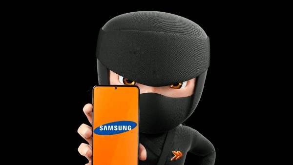 Capa ilustrada mostra o ninja do KaBuM! segurando um celular com logotipo da Samsung