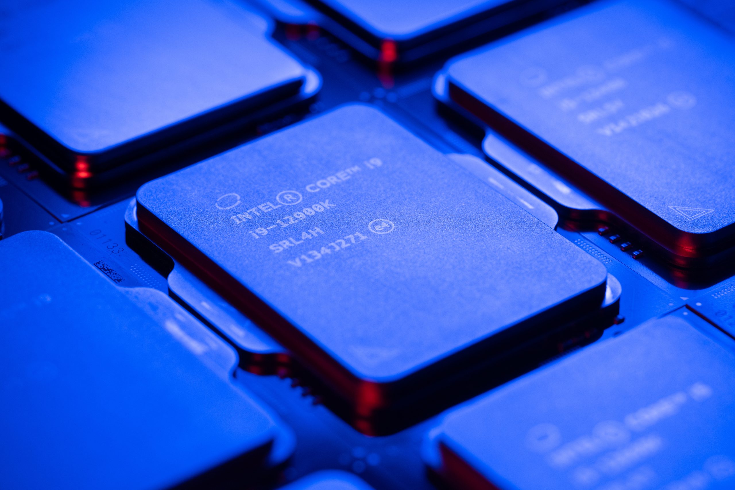 Imagem mostra um processador Core i9 da Intel