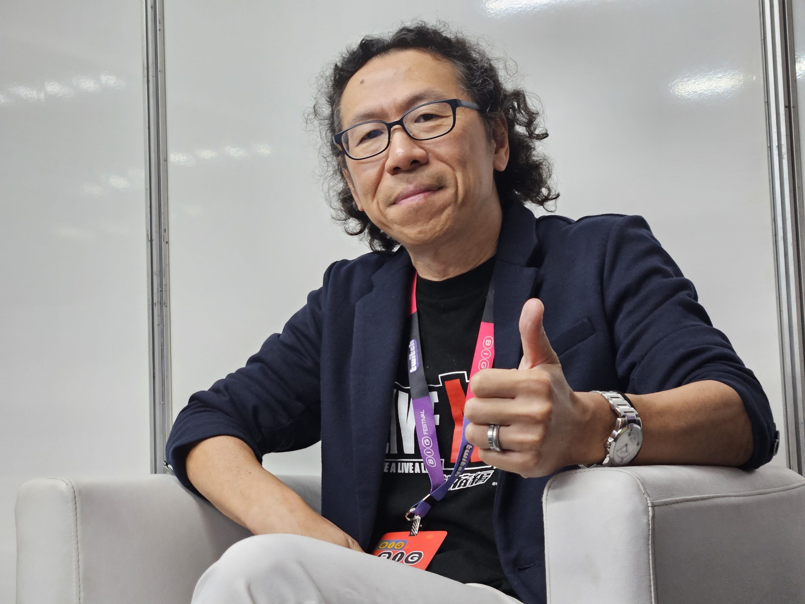 Foto mostra o diretor, designer e produtor de jogos Takashi Tokita, da Square Enix