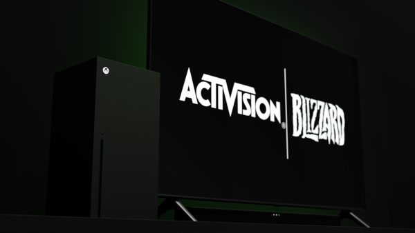 Imagem mostra um televisor com o logo da Activision Blizzard ao lado de um Xbox Series X. Aquisição da empresa pela Microsoft está enfrentando percalços na FTC americana