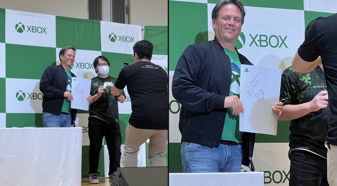 Phill Spencer, chefe do Xbox, dá autografo em um PS5