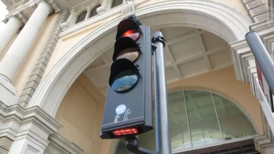 Cidade italiana inaugura semáforo para quem não desgruda do celular