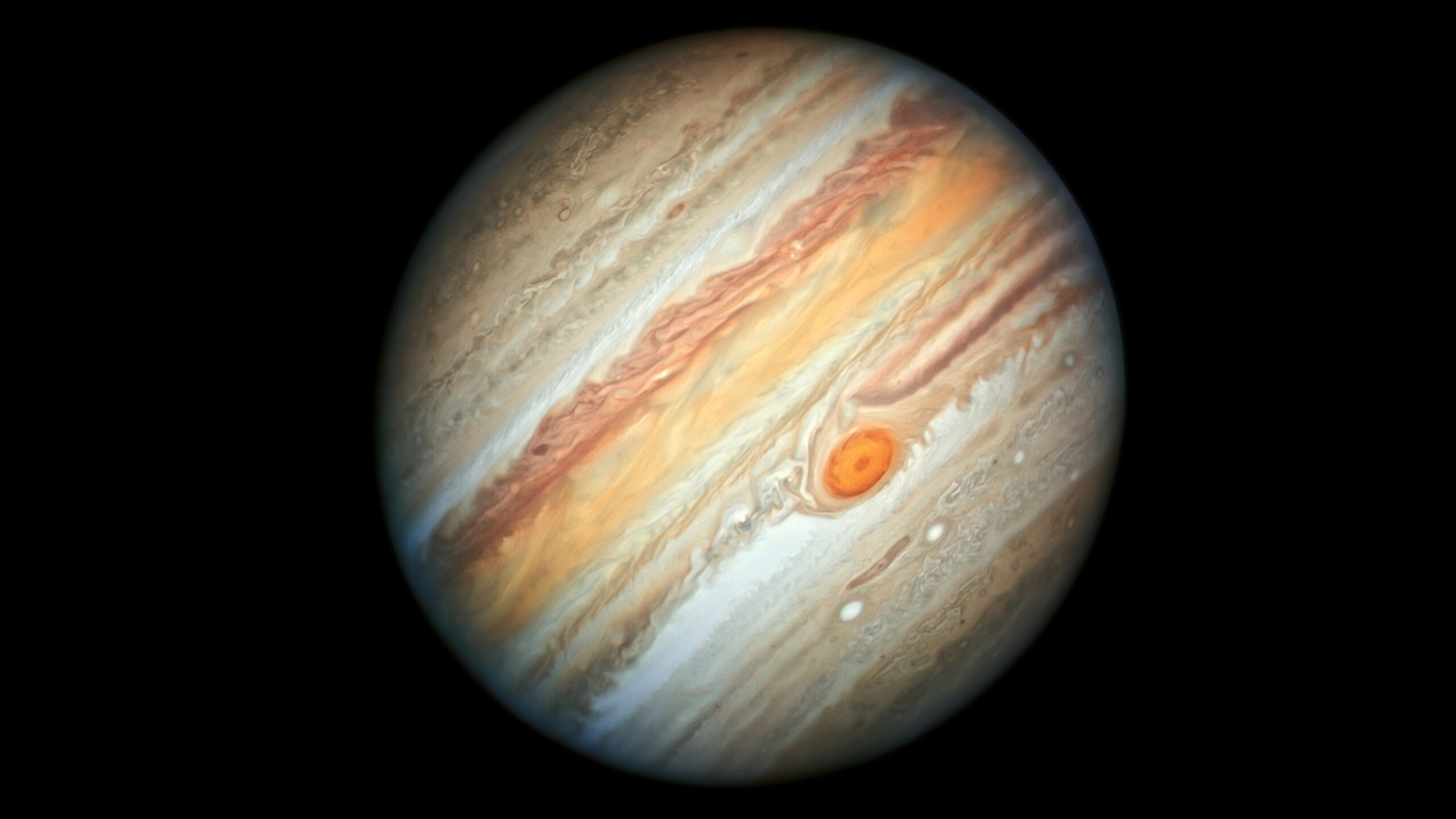 Imagem mostra Júpiter, com destaque à Grande Mancha Vermelha