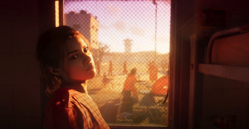 Captura de tela de cena do trailer de GTA 6 mostrando Lucia, a protagonista do novo game da franquia, vestida com o uniforme laranja padrão da prisão dos EUA