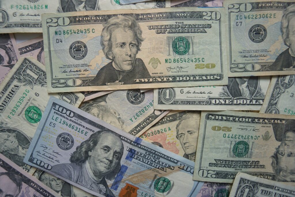 Imagem mostrando diversas notas de dinheiro